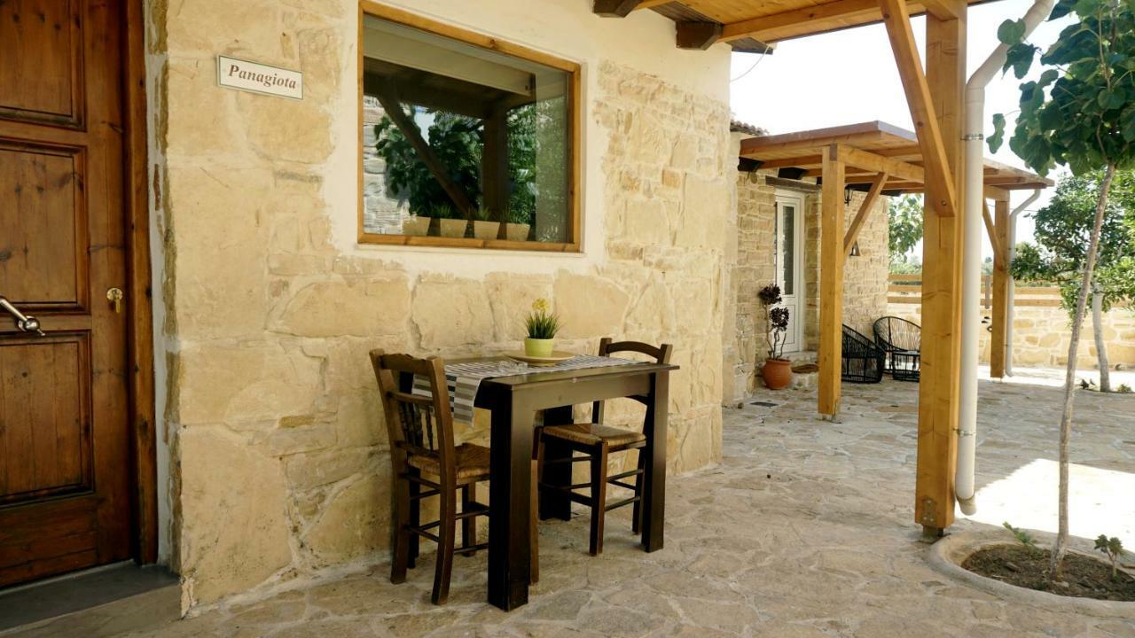 Studio Panagiota - Oasis Holiday Houses Kokkinos Pyrgos Exterior foto